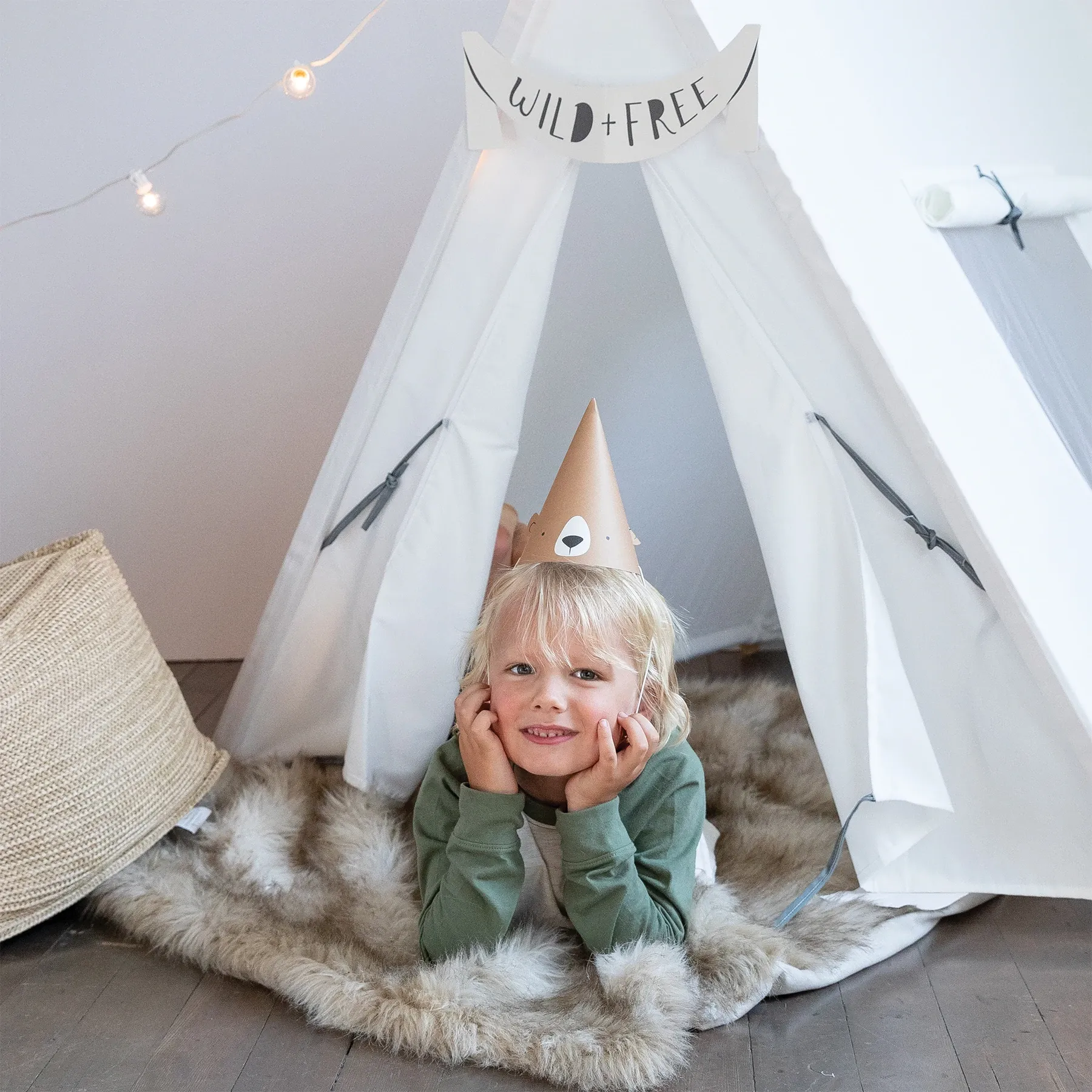 ADVENTURE BEAR PARTY HATS