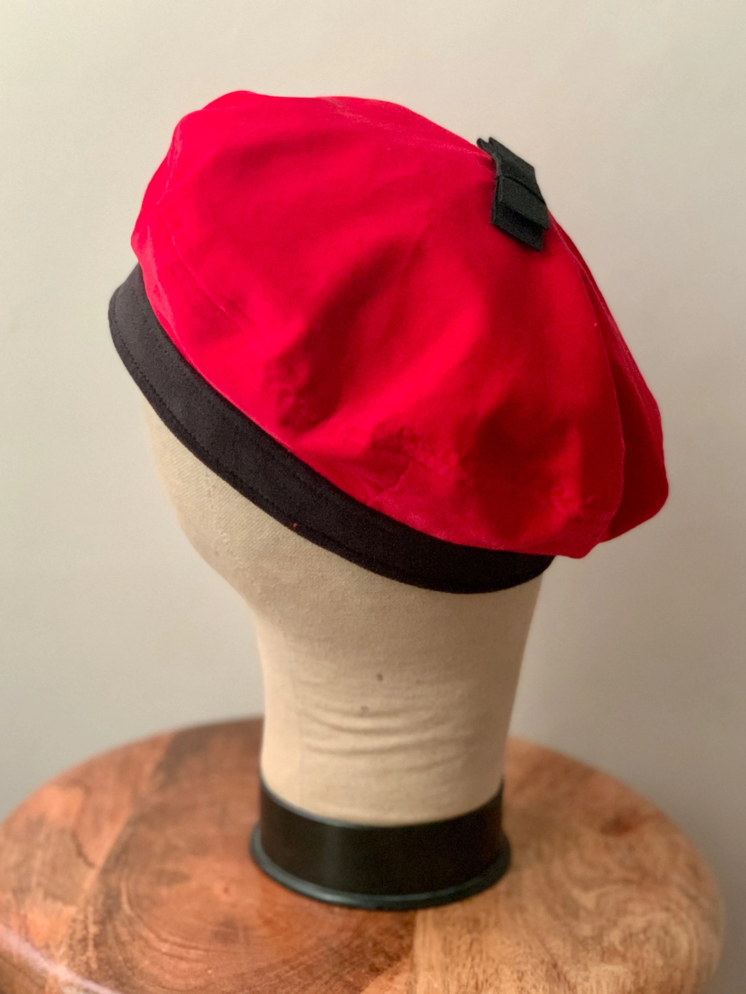 Black & Red Beret