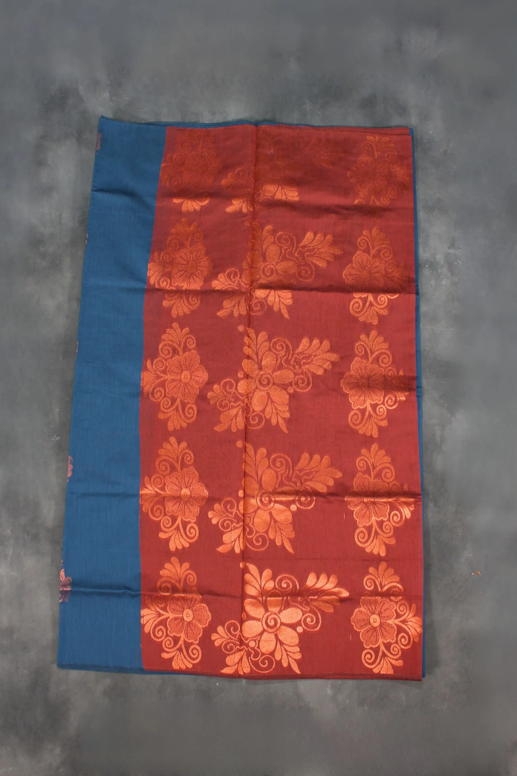 Elegant Pure Silk Cotton Saree with Bold Motifs - Borderless Design