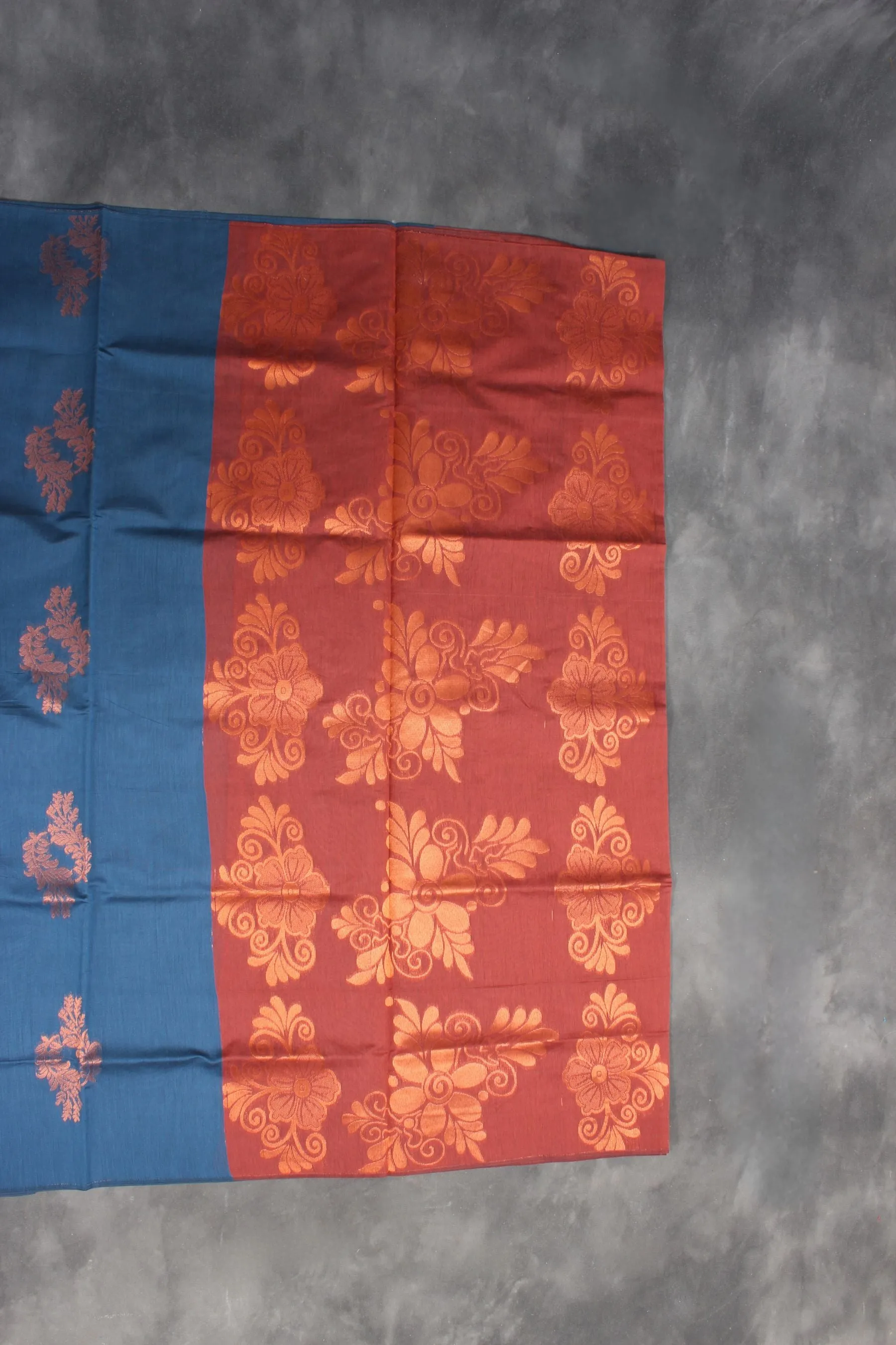 Elegant Pure Silk Cotton Saree with Bold Motifs - Borderless Design