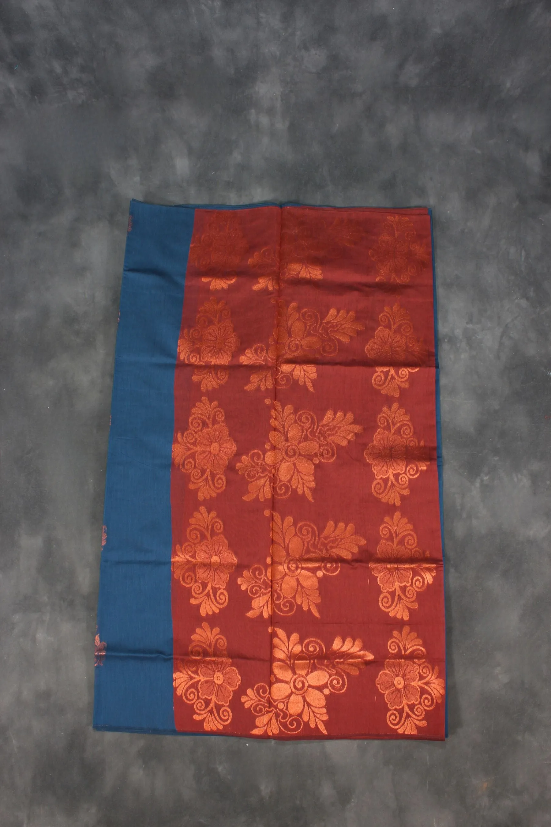 Elegant Pure Silk Cotton Saree with Bold Motifs - Borderless Design