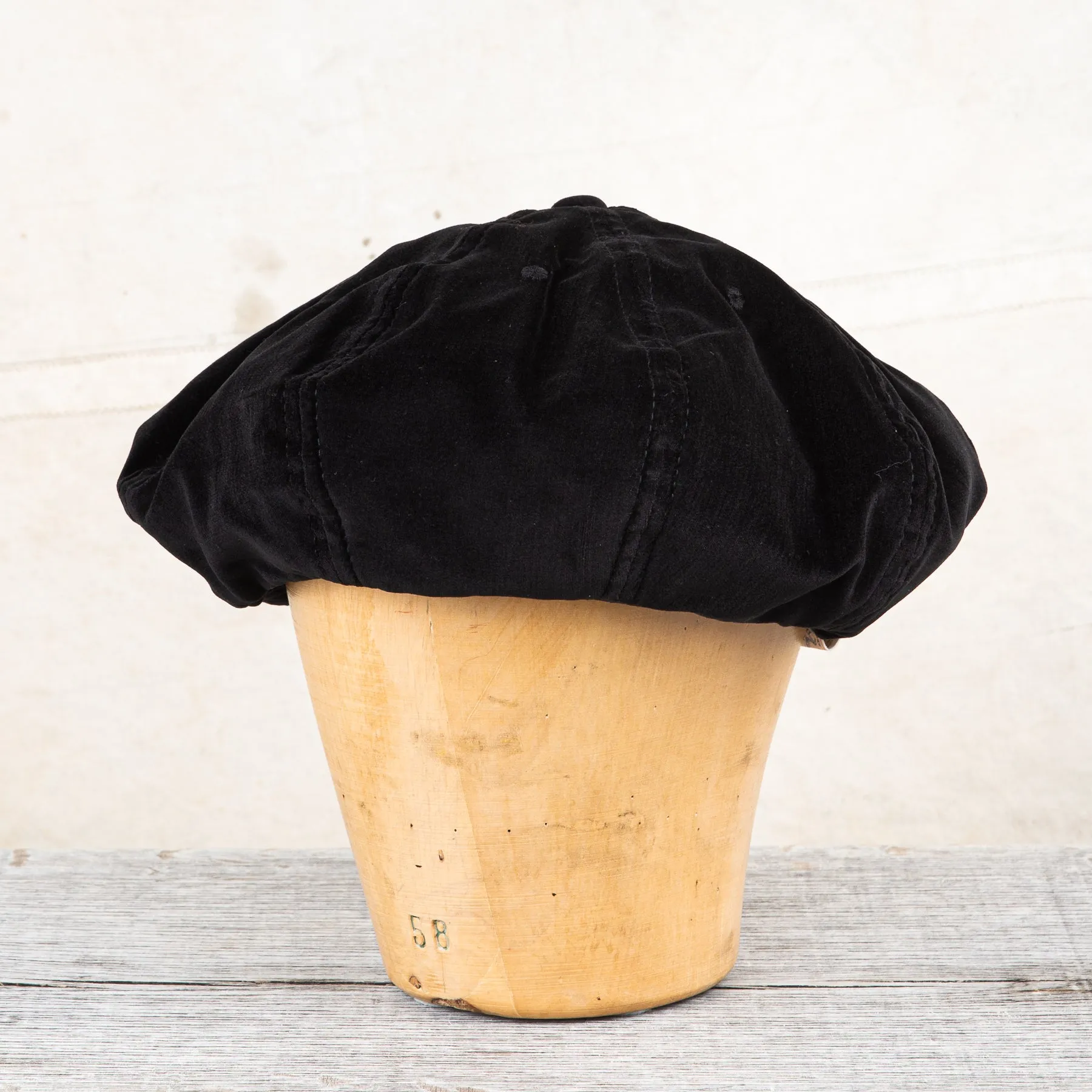 H. W. Dog 8 Panel Beret Black Velvet