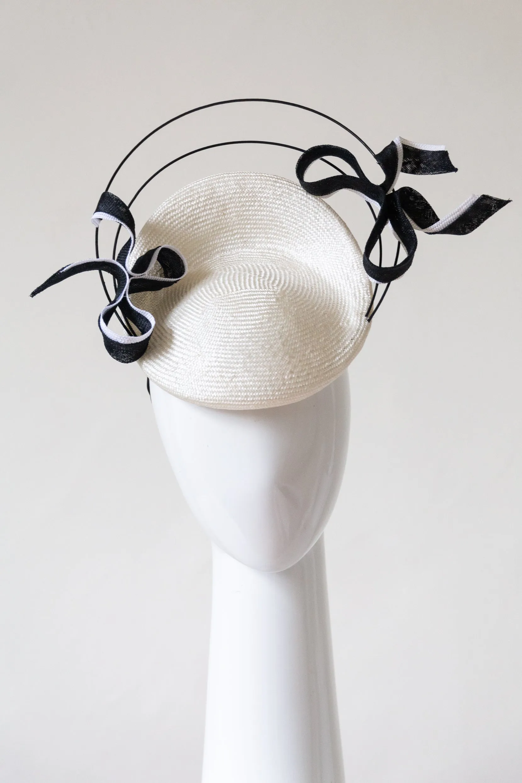 Monochrome Beret with Bows